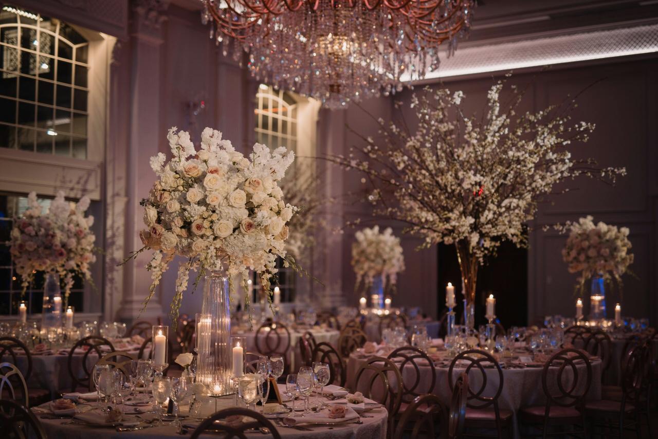Dekorasi ballroom pernikahan elegan